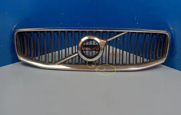 Volvo S60 Front bumper upper radiator grill 32132212 32132224