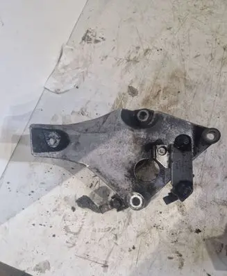 BMW 1 E81 E87 Engine mounting bracket 6775041 59280110