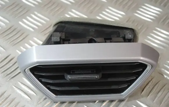 Seat Leon IV Dash center air vent grill 5FB820901 5FB820901A
