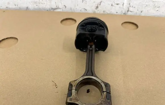 Mercedes-Benz CLA C118 X118 Piston with connecting rod 