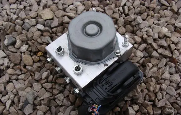 Mitsubishi Space Star ABS Pump 4670b229