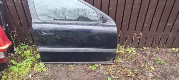 Volvo V70 Front door