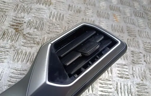 SsangYong Tivoli Dashboard side air vent grill/cover trim