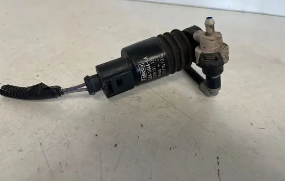 Ford Kuga II Windscreen/windshield washer pump CJ5417664AA