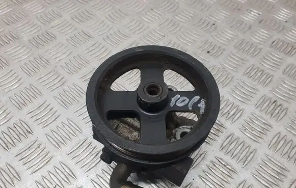 Toyota Corolla Verso E121 Power steering pump