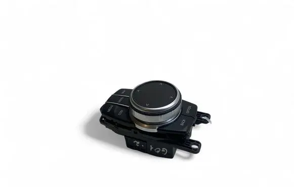 Head unit multimedia control
