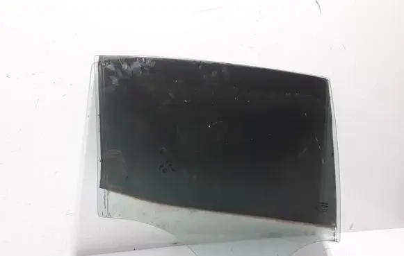 Renault Megane IV Rear door window glass 823000181R
