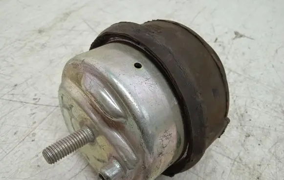 Engine mount bracket