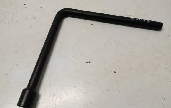 Renault Master III Wheel nut wrench 