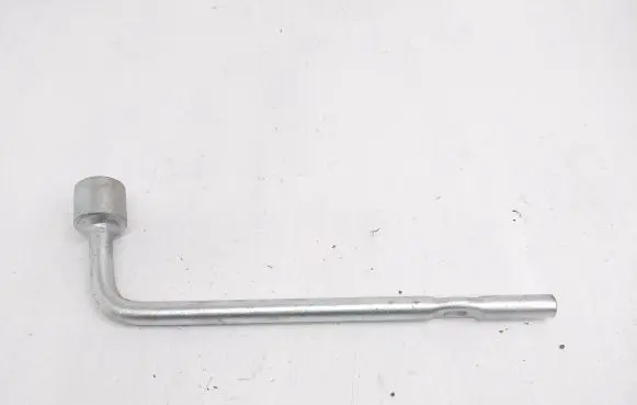 Mitsubishi Outlander Wheel nut wrench 