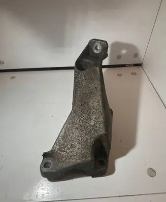 Audi A4 S4 B7 8E 8H Engine mounting bracket 8E0199307A