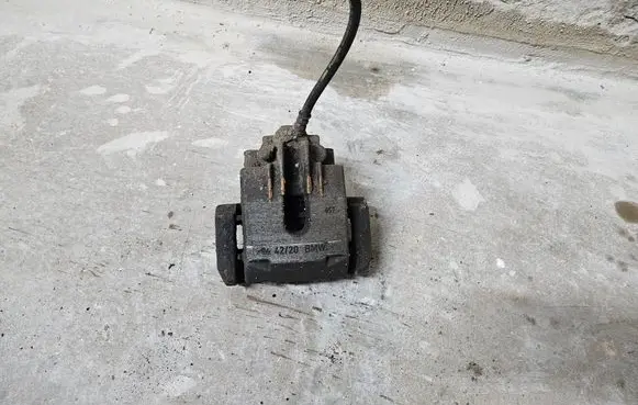 BMW 5 E60 E61 Rear brake caliper 4220BMW 4220