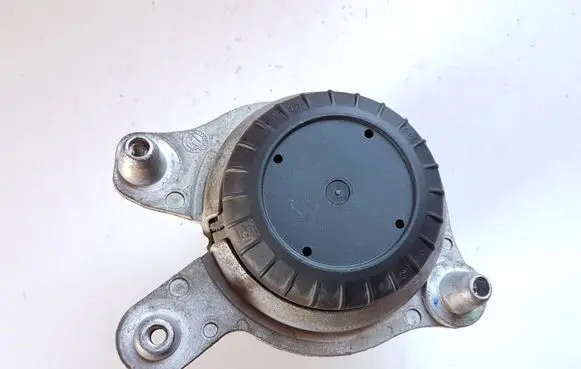Mercedes-Benz E W213 Engine mount bracket A2132400600
