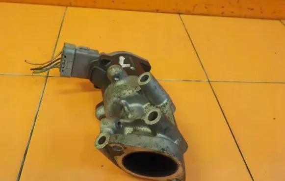 Jaguar S-Type EGR thermostat 4R8Q9D475A 1MB76