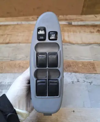 Nissan Almera Tino Electric window control switch