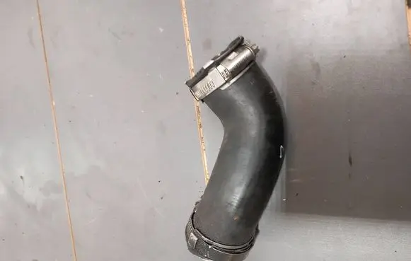 Intercooler hose/pipe