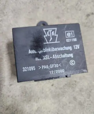 Audi A6 S6 C5 4B Tow bar relay 321095 021198