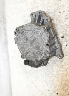 Volkswagen Tiguan Vacuum pump 03L145100