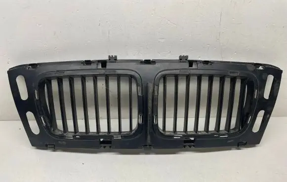 BMW 5 E34 Front bumper upper radiator grill 8148727 51138148727