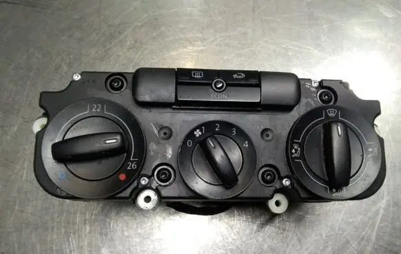 Volkswagen PASSAT B6 Climate control unit