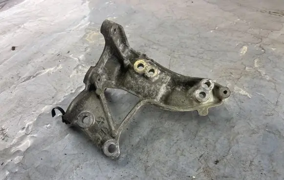 Ford Focus Engine mounting bracket 9653249480