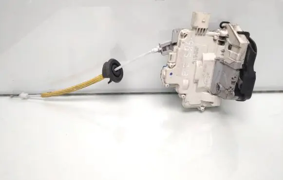 Audi A3 S3 8P Front door lock 4F1837016