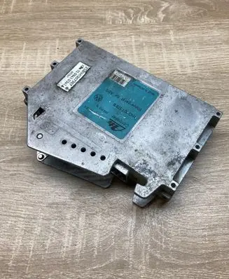 Volkswagen Golf III ABS control unit/module 1H0907379B 10094103414