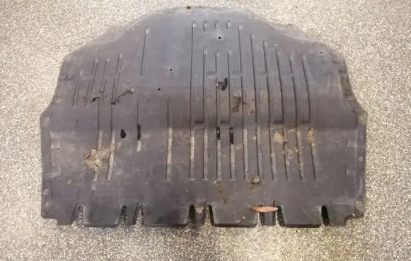 Skoda Fabia Mk2 (5J) Engine splash shield/under tray 6Q0825237P