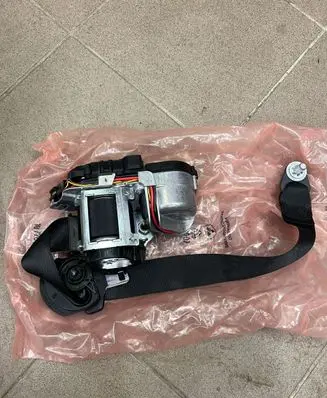 Mercedes-Benz S W221 Front seatbelt A2218603285