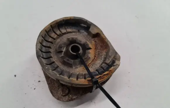 Volvo V70 Front upper strut mount 