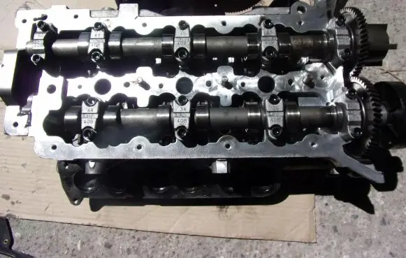 Jeep Cherokee Engine head 90352085F