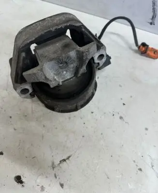 Audi A7 S7 4G Engine mount bracket 65590