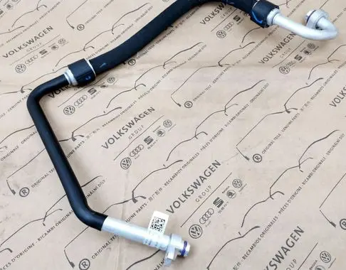 Engine coolant pipe/hose