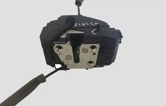 Nissan Leaf II (ZE1) Rear door lock