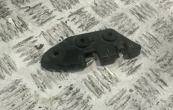 Chevrolet Corvette C8 Bumper support mounting bracket corner 23429079