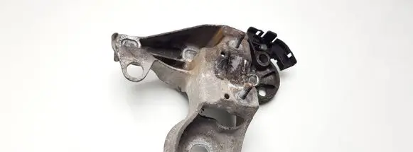 Volkswagen PASSAT B5.5 Engine mounting bracket 8E0199352F