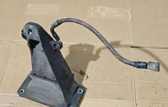 BMW 5 E39 Engine mounting bracket 6752648 2211 6753362