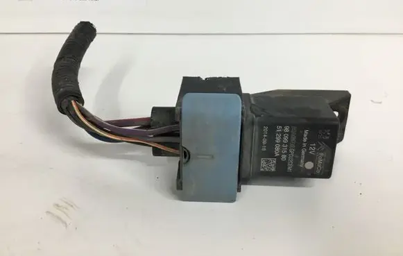Ford Fiesta Glow plug pre-heat relay 9809931580 20140918 51299080A