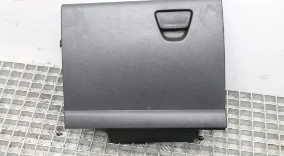 Ford Kuga II Glove box