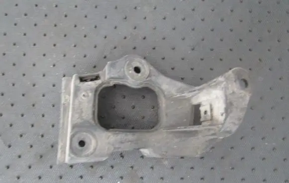 Audi A6 S6 C5 4B Fender mounting bracket 4b0853922b