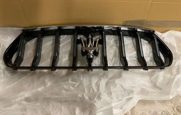 Maserati Levante Front bumper upper radiator grill 670151261 670151263