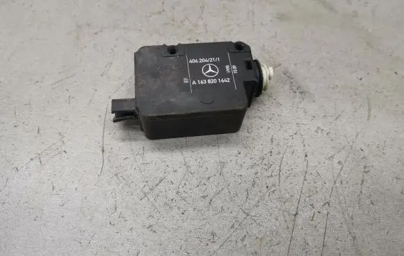 Mercedes-Benz ML W163 Fuel tank cap lock motor A1638201642 406204211