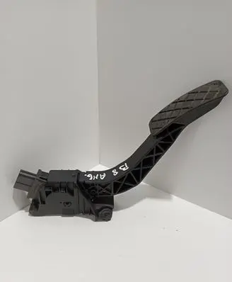 Volkswagen PASSAT B8 Accelerator throttle pedal 5Q2723503D