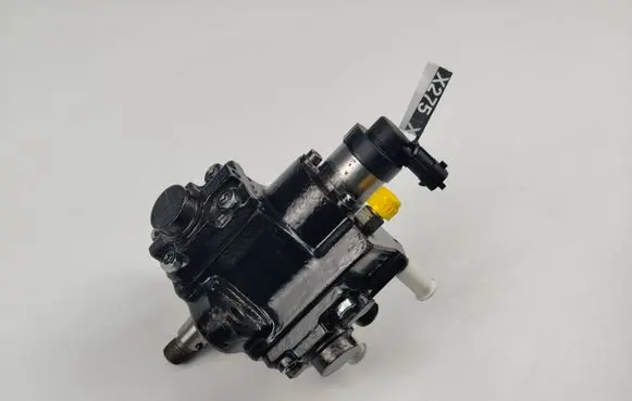 Suzuki SX4 S-Cross Fuel injection high pressure pump 0445010414