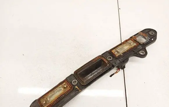 Volkswagen Jetta V Trunk door license plate light bar