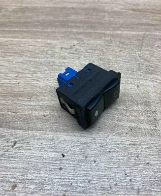 BMW 5 E39 Electric window control switch 8368932
