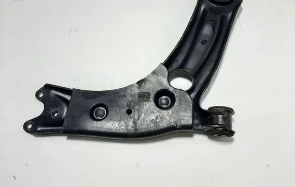 Volkswagen PASSAT B8 Front lower control arm/wishbone 3Q0407117B