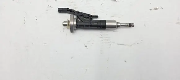 BMW 2 F22 F23 Fuel injector 13537639990