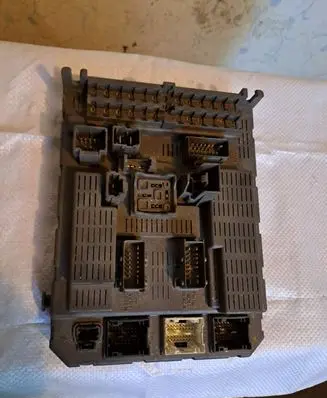 Citroen C5 Fuse module 9648235680
