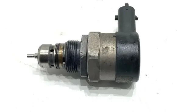 Opel Corsa D Fuel pressure regulator 0281002507